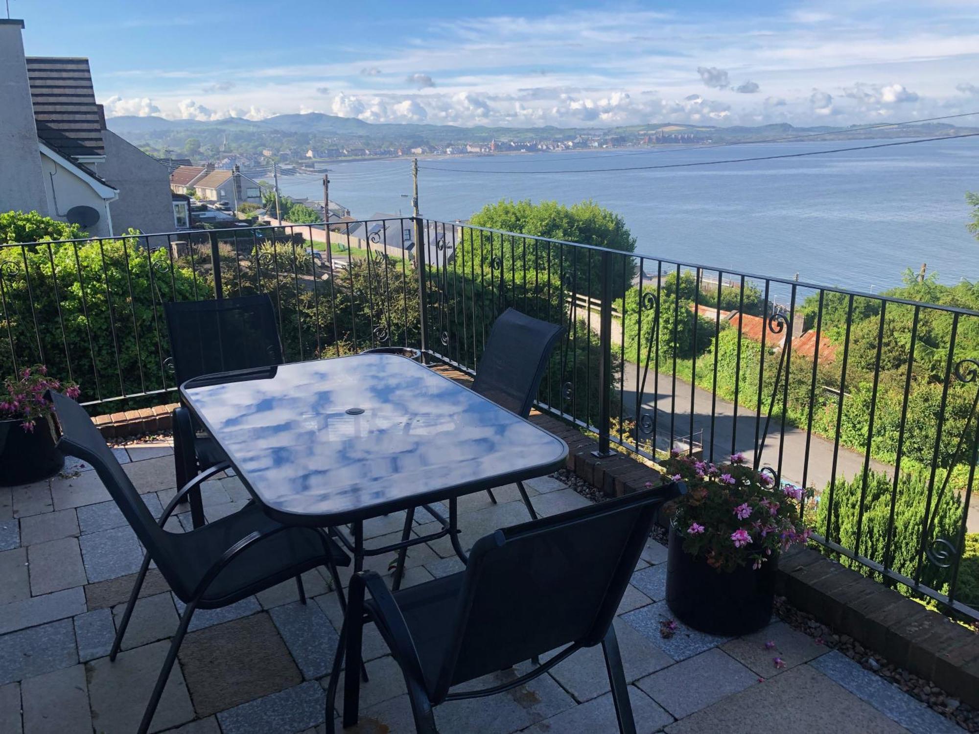 Stunning Sea View Apartment: Luxury Coastal Retreat Widows Row Exterior photo