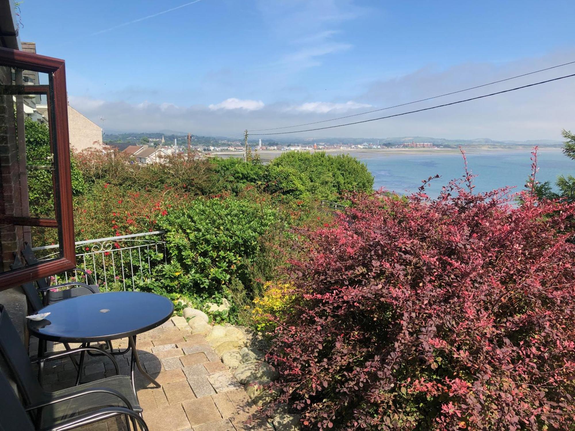 Stunning Sea View Apartment: Luxury Coastal Retreat Widows Row Exterior photo